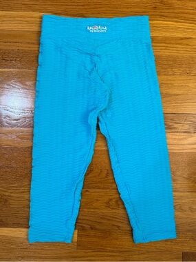 Booty By Brabants Croco Skin Seamless Capri Leggings Light Blue - One Size